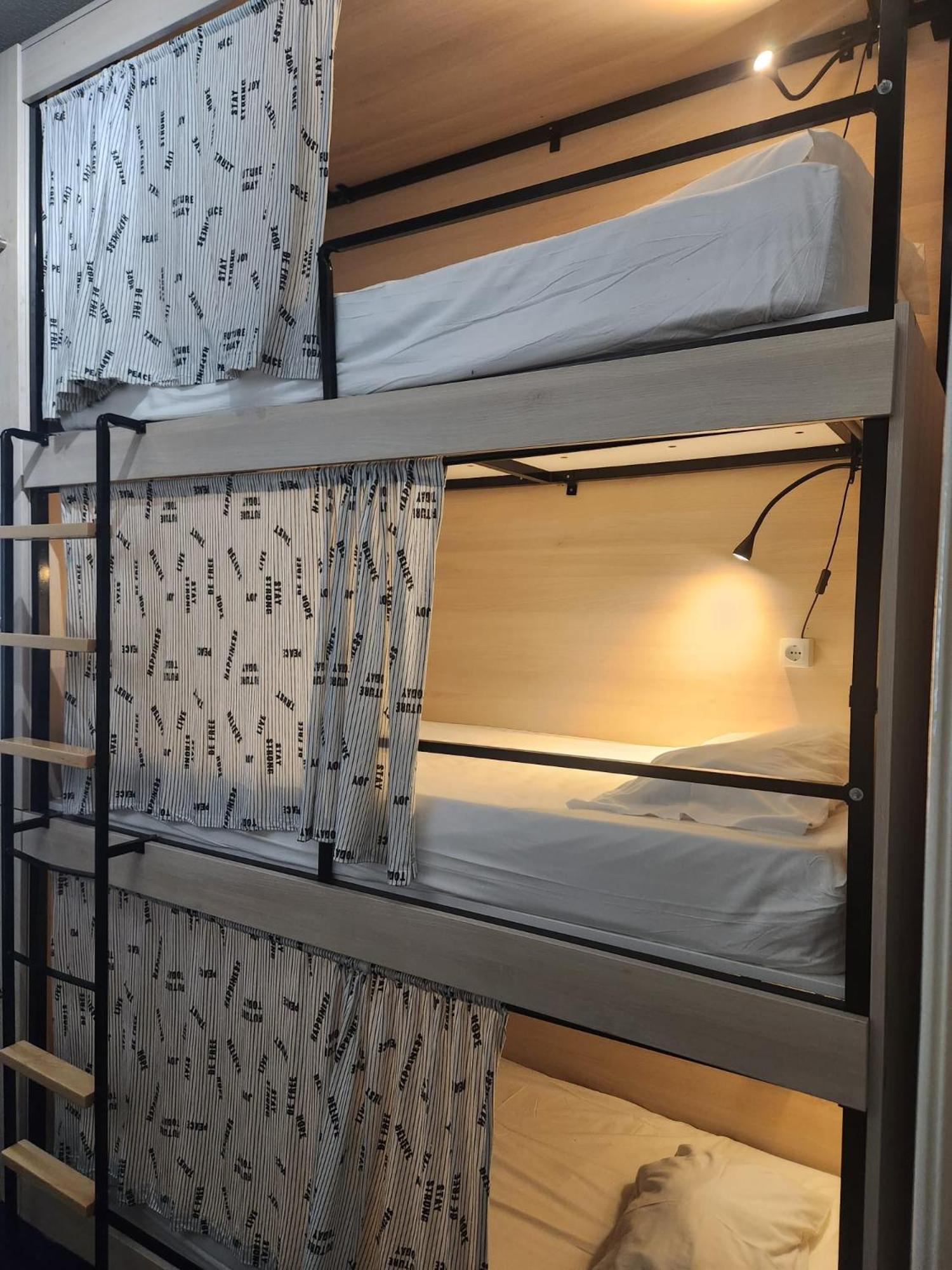 Daora Lisbon Low Cost Hostel Екстериор снимка